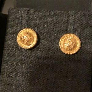 Authentic Chanel Metal Gold stud earrings, NEW!
